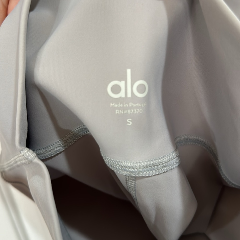 ALO YOGA DISTRESSED WARRIOR LEGGING GREY SMALL - Picture 6 of 7
